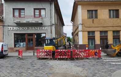 A szűk hely miatt rengeteg kézi munkára van szükség. Fotó: Bartos Lóránt