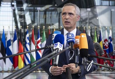 Jens Stoltenberg NATO-főtitkár nyilatkozik Brüsszelben a tegnapi konferencia előtt. Fotó: nato.int