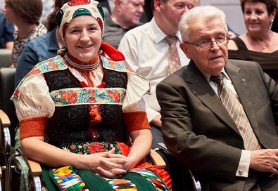 Péntek János (jobbról) a díjátadó ünnepségen a kolozsvári Vallásszabadság Házában. Fotó: Facebook / Magyarország Főkonzulátusa, Kolozsvár