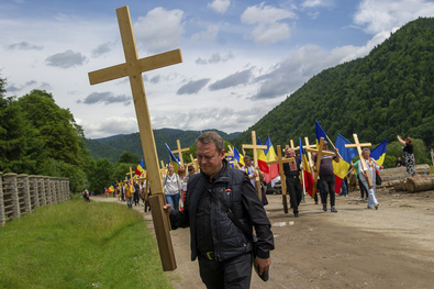Törvénytelen keresztállítás. Fotó: Inquam Photos / Laszlo Beliczay