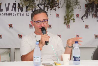 Tudor Giurgiu kolozsvári filmrendező Tusványoson is beszélt a Libertate ’89 – Nagyszeben című filmjéről.  Fotó: Mózes László