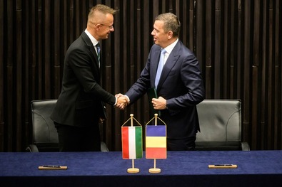 Szijjártó Péter és Sorin Grindeanu. Fotó: Facebook / Szijjártó Péter