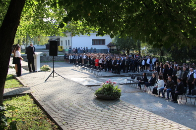 Tanévnyitó az iskolaudvaron. A szerző felvételei