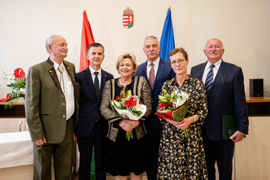 Szakács Sándor, Tóth László, Böjte Lídia, Tamás Sándor, Makkai Enikő és Bajcsi Ákos.  Fotó: Magyarország Csíkszeredai Főkonzulátusa / Borbáth Katalin