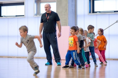 Több ezer gyermeket mozgatnak meg (Bevezetés a sportba)