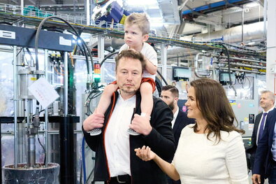Novák Katalin köztársasági elnök és Elon Musk, a Tesla Motors elektromosjármű-gyártó, valamint a SpaceX amerikai űrkutatási magánvállalat alapító-vezérigazgatójának találkozóján Austinban. Fotó: MTI / Sándor-palota / Bartos Gyula
