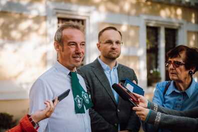 Tamási Zsolt nyilatkozik. Fotó: Marosvásárhelyi RMDSZ