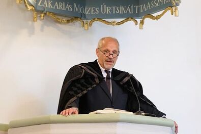 Aki a világ felzárkózására vár (Beszélgetés Bustya János lelkész tanárral,  a sepsiszentgyörgyi Református Kollégium alapító igazgatójával)