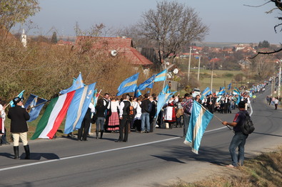 Parázs alatt az autonómia lángja