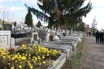 Benépesülnek temetőink. Albert Levente felvétele