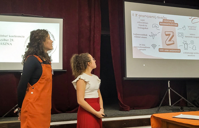 Z generációsok előadása a „digitális bennszülöttekről”. Fotó: Molnár Júlia