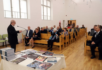 Benkő Levente megnyitja a konferenciát. Fotó: Albert Levente
