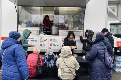 Meleg ruhát,  élelmiszert vittek Ukrajnába (Máltai  Szeretetszolgálat)