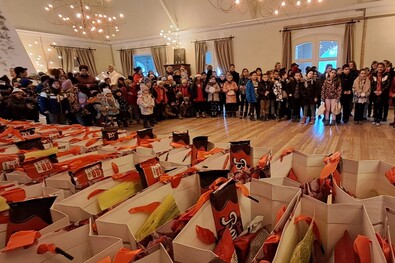 Zabolán több száz gyermek kapott ajándékot a Mikulástól. Fotó: Zabola Estate