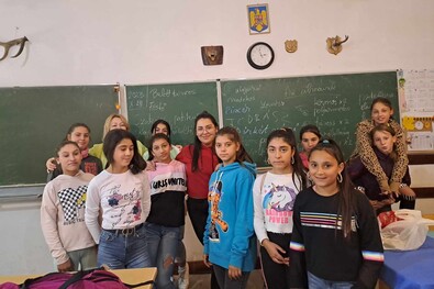 Lányok köre Sepsikőröspatakon. Fotók: Diakónia Keresztyén Alapítvány