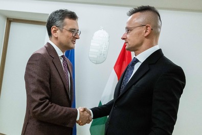 Dmitro Kuleba és Szijjártó Péter Brüsszelben. Fotó: Facebook / Szijjártó Péter