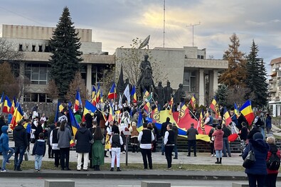 Ünneplő románok Sepsiszentgyörgyön december 1-jén. Fotó: Nagy D. István
