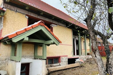 Dolgoznak, terveznek: tájház születik Sepsibükszádon. Fotó: Ájgel Ágnes felvétele