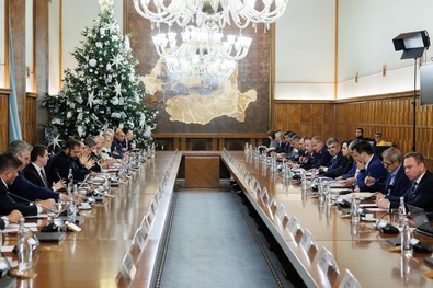 Választási esztendő, zabhegyezők és kivételezettek