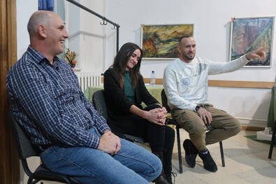 Kopeczky Alexandru Sorin (előtérben), Szabó Anita és Lázár Attila pályafutásuk élményeiről beszéltek. Fotó: Böjte Ferenc