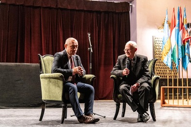 Potápi Árpád János és Gáspár Sándor a Kultúrpalotában. Fotó: Facebook / Potápi Árpád János
