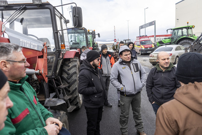 Tiltakozó gazdák Kézdivásárhely határában.  A szerző felvételei