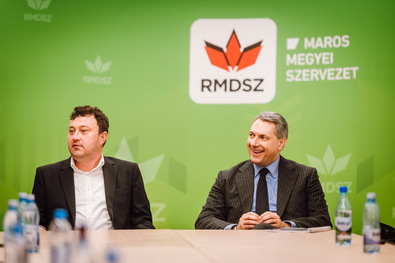 Lázár János építési és közlekedési miniszter (jobbról). Fotó: Facebook / Lázár János