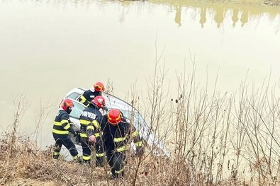 A Bodza-folyóban landolt egy autó