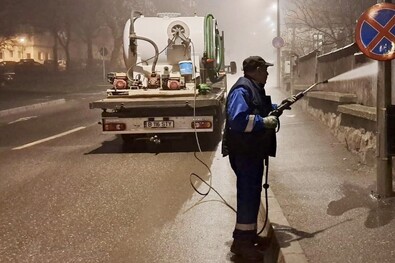 Lemosták, megtisztították az utcákat
