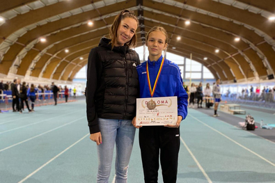 Horovitz Hanna és a bronzérmes Szabó Anita. Fotó: Facebook / Sepsiszentgyörgyi Iskolás Sportklub