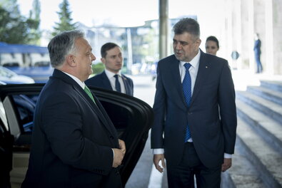 Orbán Viktort fogadja Marcel Ciolacu román miniszterelnök. Fotó: MTI