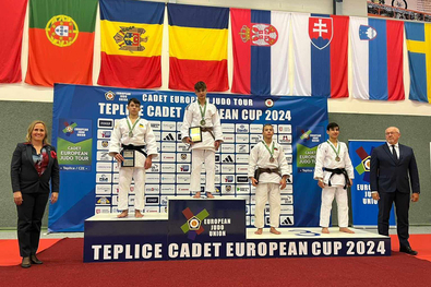  Simon Tege az Európa-kupa pódiumának legmagasabb fokán