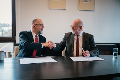 A nagy összefogás és a fránya lóláb