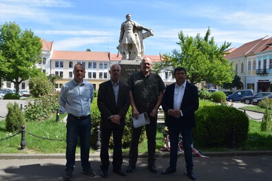 Napirenden a kockaköves utcák (Magyar Polgári Erő)