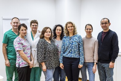 Vajna Levente, Csatlós Ágnes, Tulit Réka, Oana Mogoș, Bartha Rita, Tischler Emese, Nițui Enikő, Vajda Zsolt – az iCare Kórház-akadémia önkéntes csapatának tagjai. Fotó: Zsigmond István