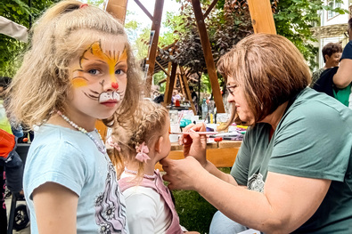 Arcfestés Kovásznán. A szerző felvétele