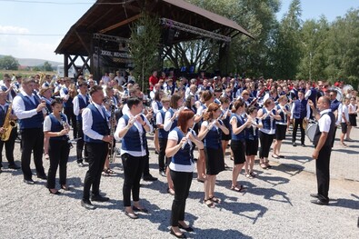 Ünnepelt a fúvószenekar (Nemzetközi  fúvóstalálkozó  és  községi  napok  Rétyen)