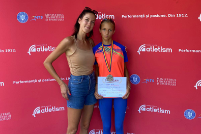 Horovitz Hanna és ezüstérmes tanítványa, Szabó Anita. Fotó: Facebook / Sepsiszentgyörgyi Iskolás Sportklub