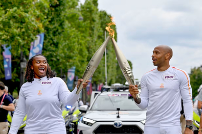 Az egykori labdarúgó Thierry Henry is ott volt a lángvivők között. Fotó: olympics.com