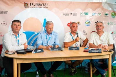Borboly Csaba, Péter Ferenc, Agyagási Levente moderátor és Tamás Sándor. Fotó: Facebook / Tamás Sándor. Kocsis-Boldizsár János felvételei