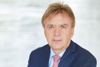 Szakmai alapon épülő hit (Beszélgetés Béres Józseffel, a Béres Gyógyszergyár Zrt. elnökével)