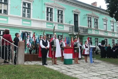 A városnapok nyitóünnepsége a magyar Szent Korona másolatával és a koronaőrökkel. Fotók: Böjte Ferenc