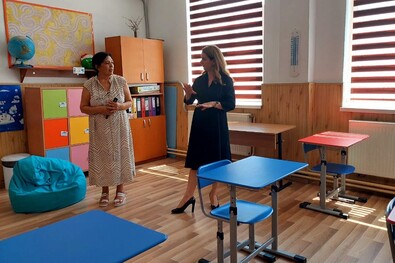 Ligia Deca oktatási miniszter iskolalátogatáson. Fotó: Facebook / Ligia Deca