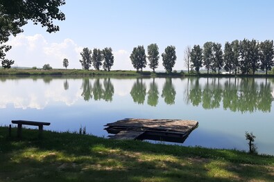 A bölöni horgásztó, amikor még volt elég víz benne. A szerző archív felvétele
