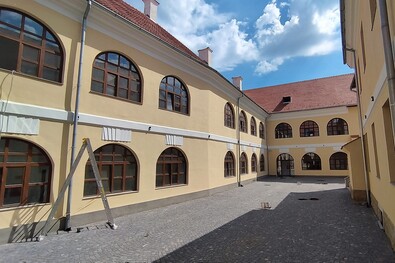 A kaszárnya felújításánál is van kifizetnivalója a városházának. A szerző felvétele