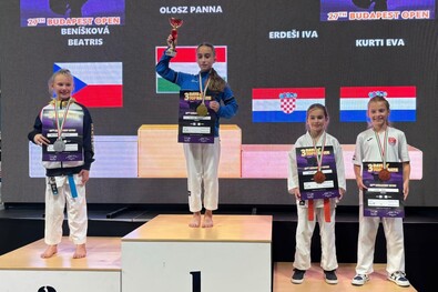Olosz Panna aranyéremmel a nyakában. Fotó: Facebook / Sport-All Sport Club