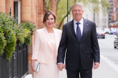 Klaus Iohannis és felesége Londonban a koronázási ünnepség előtt. Fotó: Facebook / Klaus Iohannis