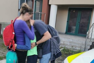 A csíksomlyói búcsún eltévedt gyermeket is a rendőrség találta meg. Fotó: Facebook / Poliția Harghita