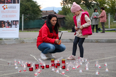 Kézdivásárhelyen ragyogtak fel a szolidaritás lángjai (Egymillió csillag a rászorulókért)
