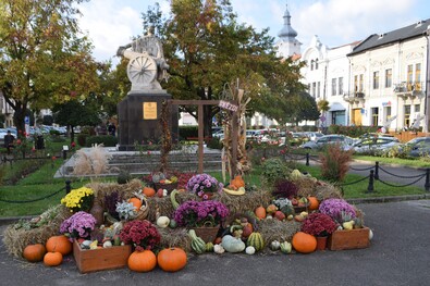  Az ősz hírnökei Kézdivásárhelyen. Fotó: Iochom István
